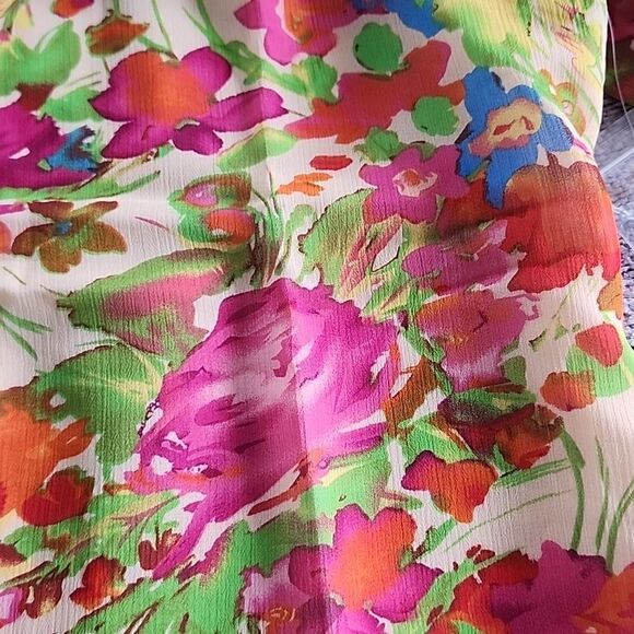NWT Colorful Floral Blouse Lined Size M Chiffon - Picture 4 of 9
